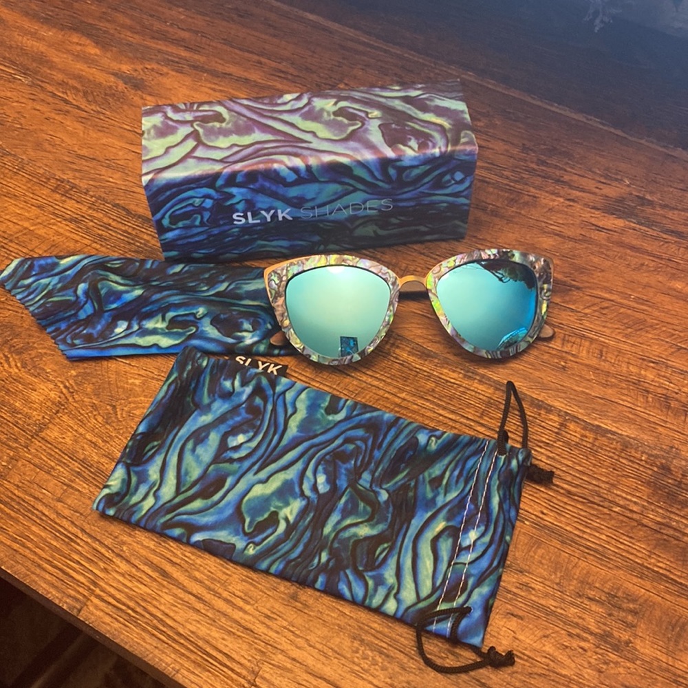 LIKE NEW GORGEOUS Pair of SLYK Sunglasses